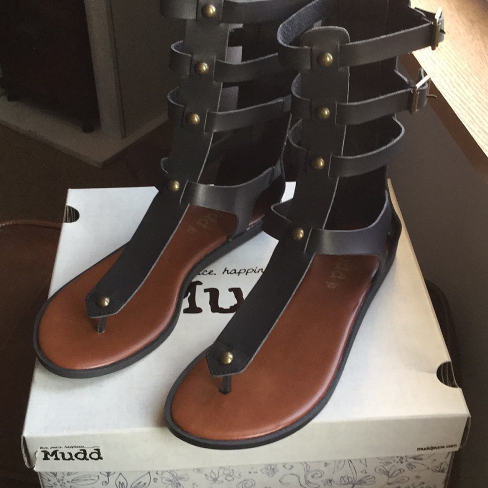 NWOT Mudd gladiator thong sandals.